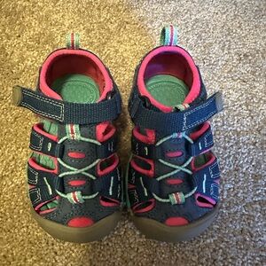 Keen sandals toddler size 5 never worn!